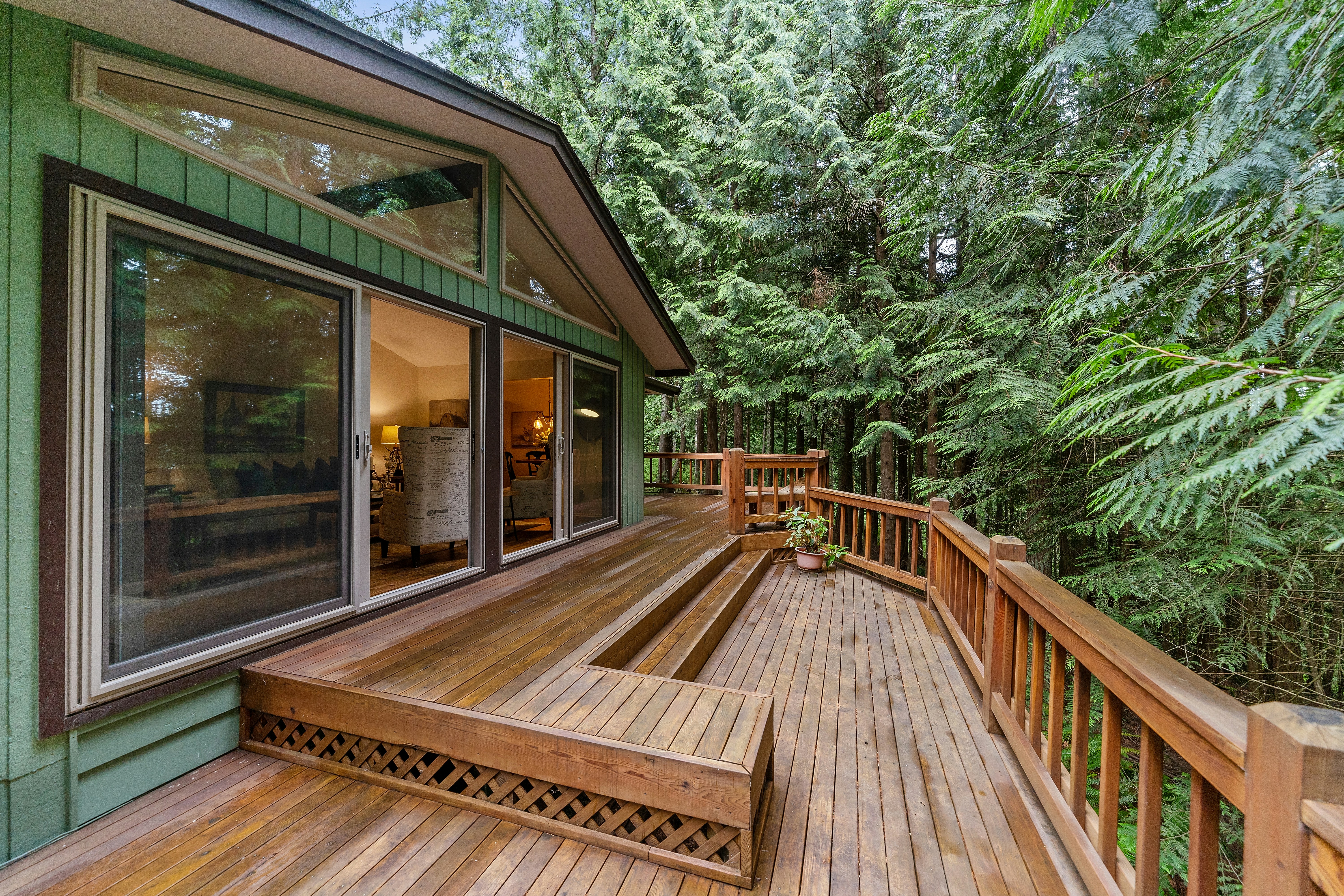 Residential home with upgraded back deck